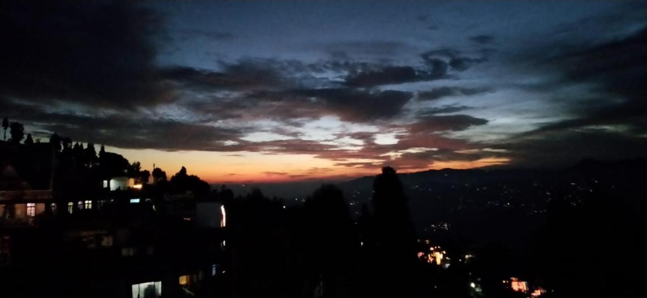 Swabhumi Homestay Kurseong ภายนอก รูปภาพ