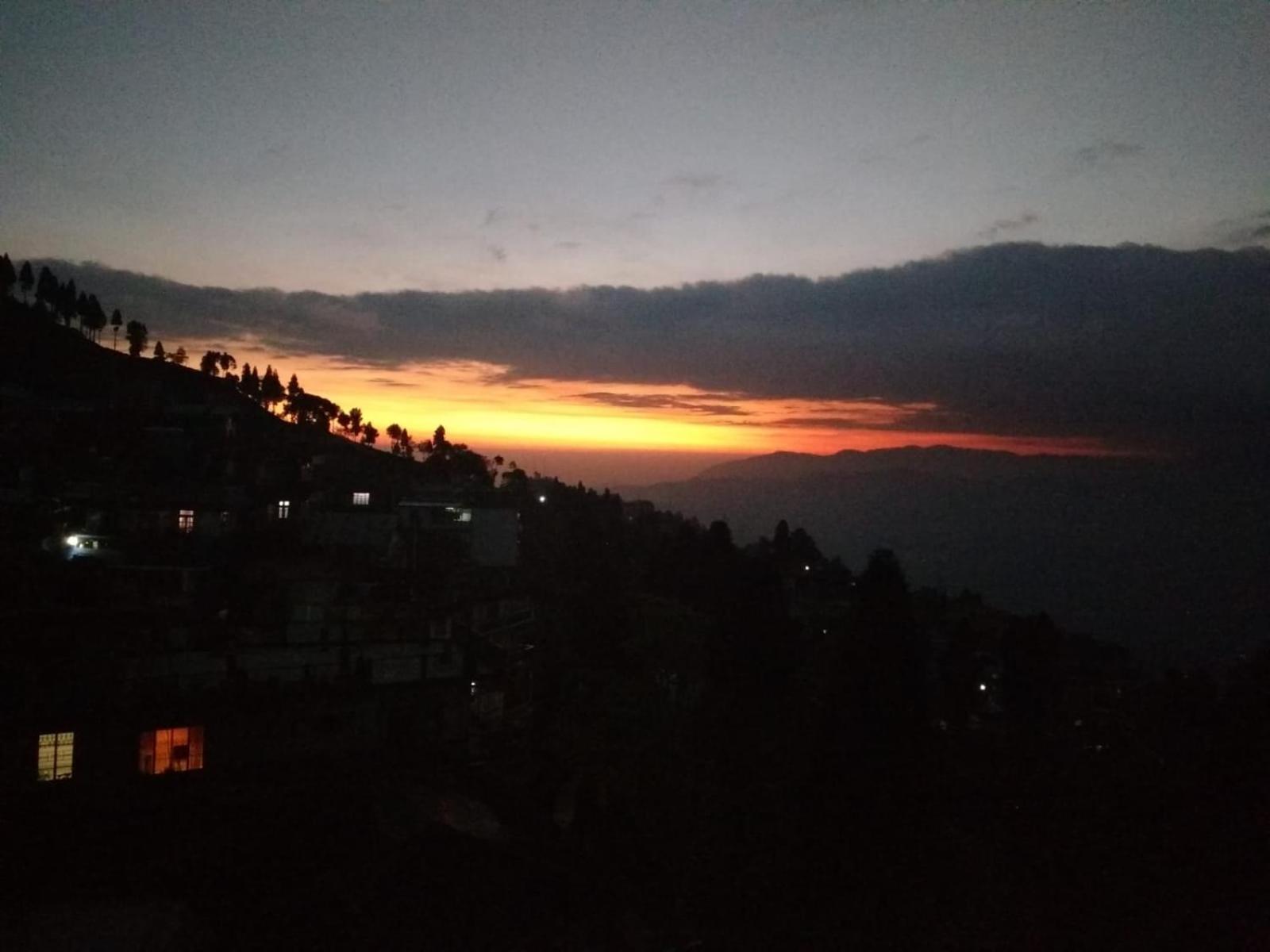 Swabhumi Homestay Kurseong ภายนอก รูปภาพ